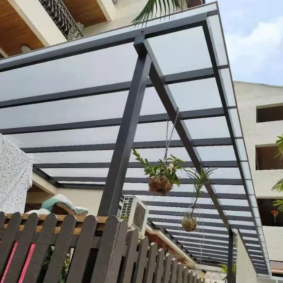 Pergolado Fixo de Ferro em Osasco SP — Instalação em garagem residencial