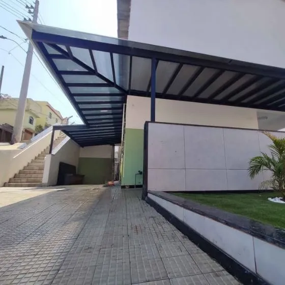 Pergolado Fixo de Ferro em Osasco SP — Cobertura com calha lateral para escoamento