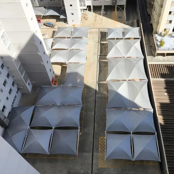Sombreadores para Veículos em Osasco SP — Cobertura em pátio de comércio com mesas externas