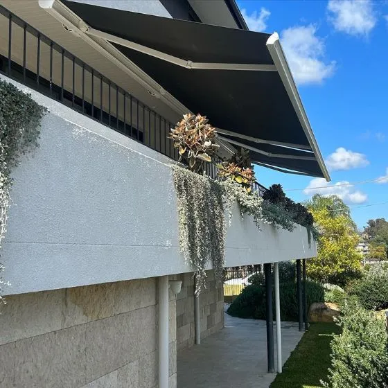 Toldo Articulado em Osasco SP — Cobertura em passagem coberta entre ambientes