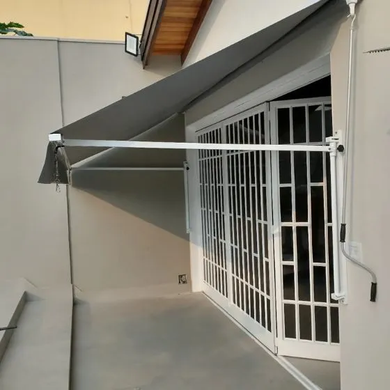 Toldo Cortina com Braços Laterais em Osasco SP — Cobertura com estrutura metálica reforçada