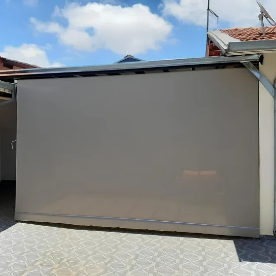 Toldo Cortina de Tela Screen em Osasco SP — Cobertura com calha lateral para escoamento
