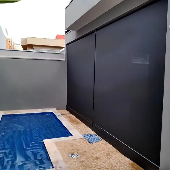 Toldo Cortina de Tela Screen em Osasco SP — Instalação em fachada comercial