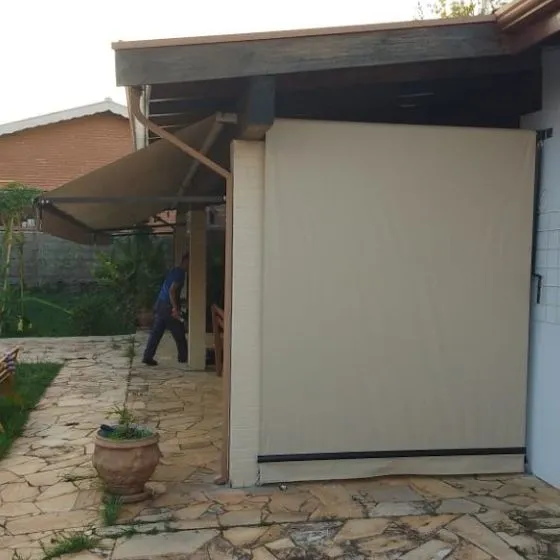 Toldo Cortina Fechamento Vertical em Osasco SP — Instalação em área gourmet com churrasqueira