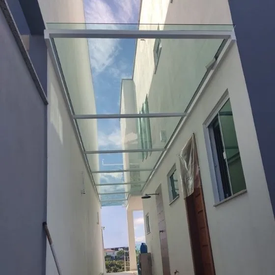 Toldo Fixo Policarbonato Compacto em Osasco SP — Instalação em fachada comercial