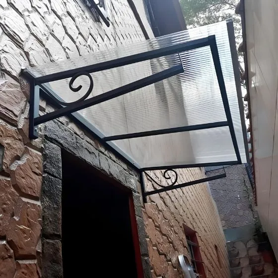 Toldo Policarbonato Alveolar em Osasco SP — Cobertura em passagem coberta entre ambientes